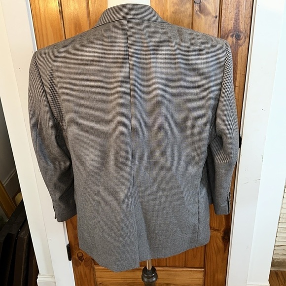 EUC Jos A Bank gray and black check sportcoat size 44 short - Picture 3 of 9